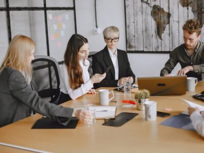 Investițiile private equity redesenează piața serviciilor profesionale