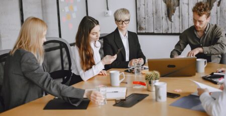 Investițiile private equity redesenează piața serviciilor profesionale